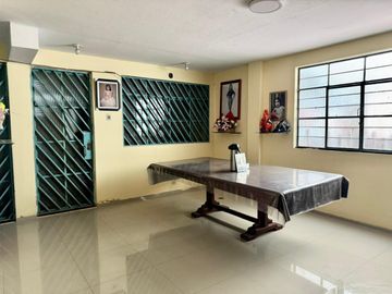 ¡EN VENTA INMENSA CASA CON PISCINA PARA NIÑOS EN SJL!