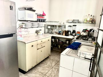 ¡EN VENTA INMENSA CASA CON PISCINA PARA NIÑOS EN SJL!