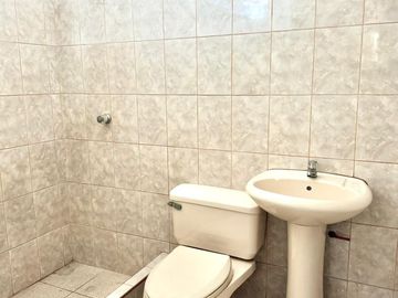 ¡EN VENTA INMENSA CASA CON PISCINA PARA NIÑOS EN SJL!
