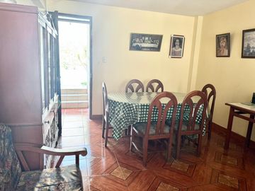 ¡EN VENTA INMENSA CASA CON PISCINA PARA NIÑOS EN SJL!