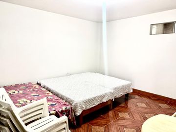 ¡EN VENTA INMENSA CASA CON PISCINA PARA NIÑOS EN SJL!