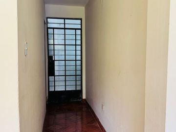 ¡EN VENTA INMENSA CASA CON PISCINA PARA NIÑOS EN SJL!