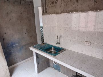 ¡EN VENTA INMENSA CASA CON PISCINA PARA NIÑOS EN SJL!
