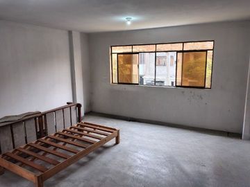 ¡EN VENTA INMENSA CASA CON PISCINA PARA NIÑOS EN SJL!