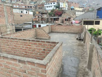¡EN VENTA INMENSA CASA CON PISCINA PARA NIÑOS EN SJL!