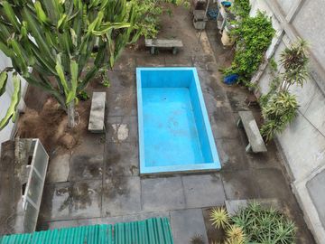 ¡EN VENTA INMENSA CASA CON PISCINA PARA NIÑOS EN SJL!