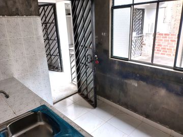 ¡EN VENTA INMENSA CASA CON PISCINA PARA NIÑOS EN SJL!