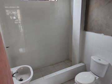 ¡EN VENTA INMENSA CASA CON PISCINA PARA NIÑOS EN SJL!
