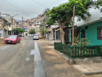 ¡EN VENTA INMENSA CASA CON PISCINA PARA NIÑOS EN SJL!