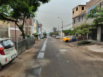 ¡EN VENTA INMENSA CASA CON PISCINA PARA NIÑOS EN SJL!