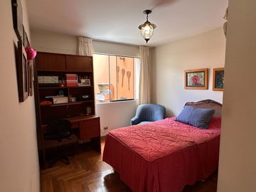 🏡 ¡Venta de amplio departamento frente a Parque, en primer piso, Monterrico, Surco! 📍✨