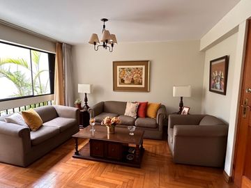 🏡 ¡Venta de amplio departamento frente a Parque, en primer piso, Monterrico, Surco! 📍✨