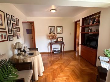 🏡 ¡Venta de amplio departamento frente a Parque, en primer piso, Monterrico, Surco! 📍✨