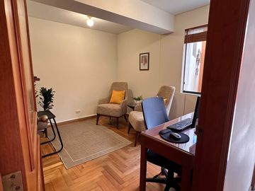 🏡 ¡Venta de amplio departamento frente a Parque, en primer piso, Monterrico, Surco! 📍✨