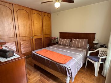 🏡 ¡Venta de amplio departamento frente a Parque, en primer piso, Monterrico, Surco! 📍✨