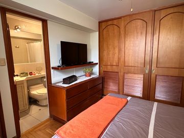 🏡 ¡Venta de amplio departamento frente a Parque, en primer piso, Monterrico, Surco! 📍✨