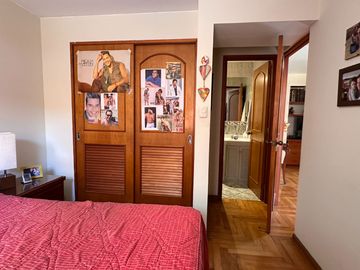 🏡 ¡Venta de amplio departamento frente a Parque, en primer piso, Monterrico, Surco! 📍✨