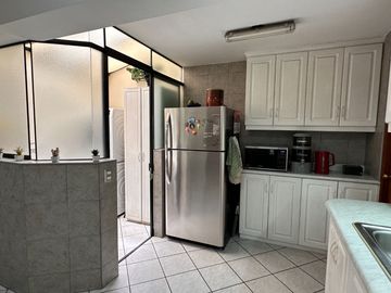 🏡 ¡Venta de amplio departamento frente a Parque, en primer piso, Monterrico, Surco! 📍✨