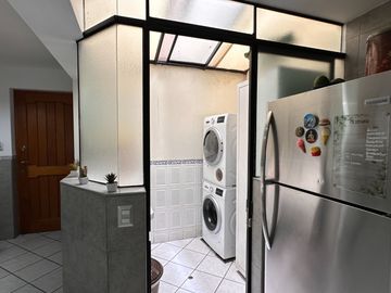 🏡 ¡Venta de amplio departamento frente a Parque, en primer piso, Monterrico, Surco! 📍✨