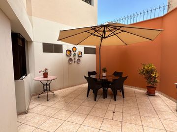 🏡 ¡Venta de amplio departamento frente a Parque, en primer piso, Monterrico, Surco! 📍✨