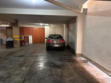 🏡 ¡Venta de amplio departamento frente a Parque, en primer piso, Monterrico, Surco! 📍✨