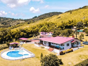 SE VENDE CASA PARA PROYECTO CERCA A MANIZALES