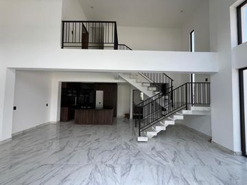 CASA EN VENTA, CON ALBERCA, EN OAXTEPEC, MORELOS