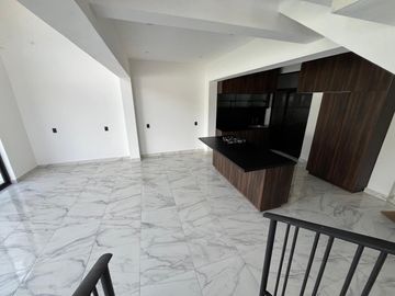 CASA EN VENTA, CON ALBERCA, EN OAXTEPEC, MORELOS