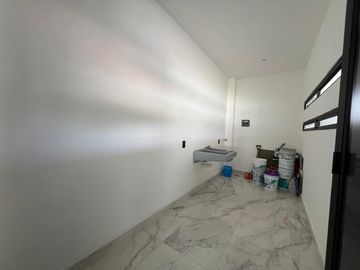 CASA EN VENTA, CON ALBERCA, EN OAXTEPEC, MORELOS