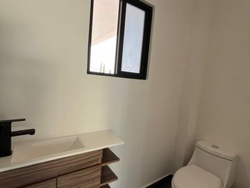 CASA EN VENTA, CON ALBERCA, EN OAXTEPEC, MORELOS