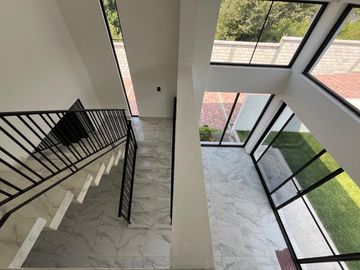 CASA EN VENTA, CON ALBERCA, EN OAXTEPEC, MORELOS