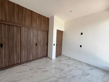 CASA EN VENTA, CON ALBERCA, EN OAXTEPEC, MORELOS