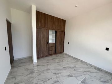 CASA EN VENTA, CON ALBERCA, EN OAXTEPEC, MORELOS