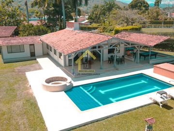 SE VENDE CASA CAMPESTRE CERCA A MANIZALES