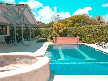 SE VENDE CASA CAMPESTRE CERCA A MANIZALES