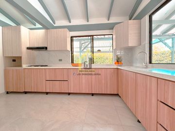 SE VENDE CASA CAMPESTRE CERCA A MANIZALES