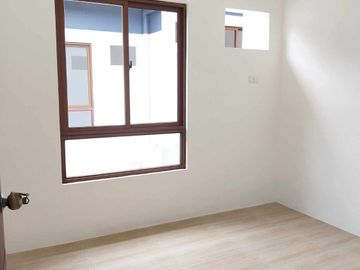 TOWNHOUSE WITH 400K LOW DOWNPAYMENT TO MOVE IN!!!
