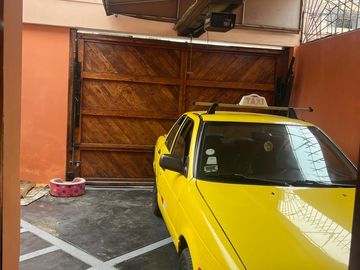 VENDO AMPLIA CASA EN CEDROS DE VILLA , CHORRILOS