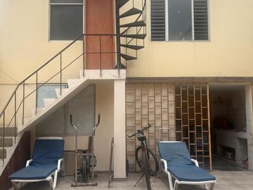 VENDO AMPLIA CASA EN CEDROS DE VILLA , CHORRILOS