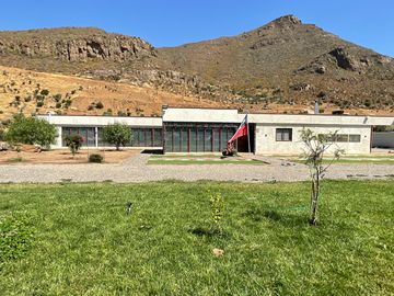 HERMOSA CASA EN PARCELA