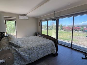 HERMOSA CASA EN PARCELA