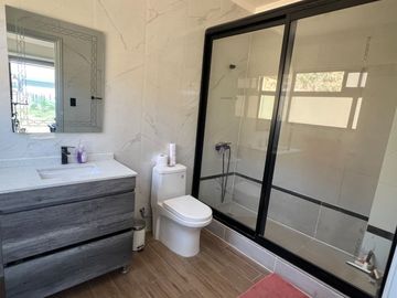 HERMOSA CASA EN PARCELA