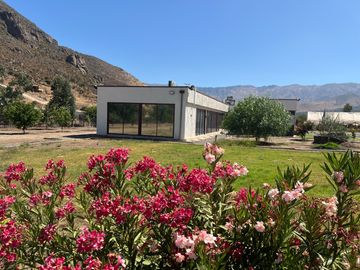 HERMOSA CASA EN PARCELA