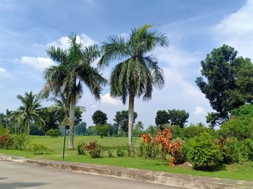 Ready for Occupancy House & Lot For Sale in Silang few minutes from Tagaytay with golf course view