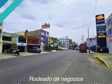 CASA 3 PISOS EN VENTA 174 M2 AV. SANTA ROSA - SANTA ANITA