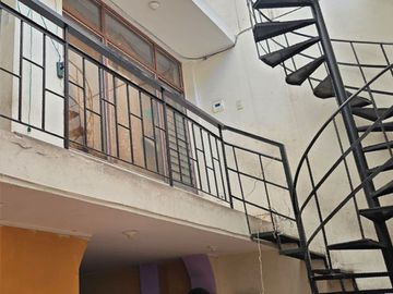 CASA 3 PISOS EN VENTA 174 M2 AV. SANTA ROSA - SANTA ANITA