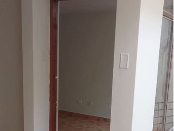 CASA 3 PISOS EN VENTA 174 M2 AV. SANTA ROSA - SANTA ANITA