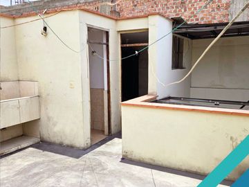 CASA 3 PISOS EN VENTA 174 M2 AV. SANTA ROSA - SANTA ANITA