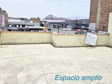 CASA 3 PISOS EN VENTA 174 M2 AV. SANTA ROSA - SANTA ANITA
