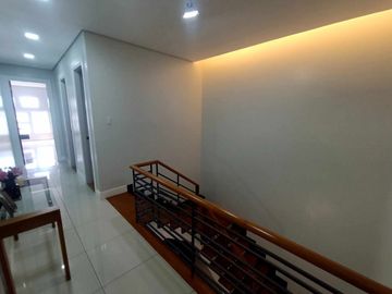 5 BEDROOMS 4 TOILET AND BATH TOWNHOUSE IN COMMONWEALTH AVENUE, QUEZON CITY
